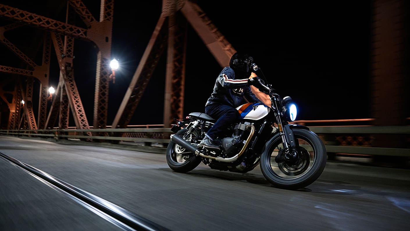 Triumph Speed Twin 900 on urban bridge at night