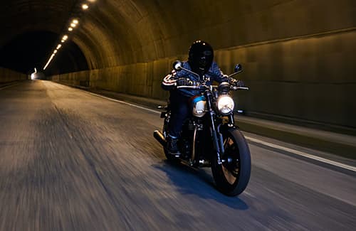 Triumph Speed Twin 900 riding through tunnel