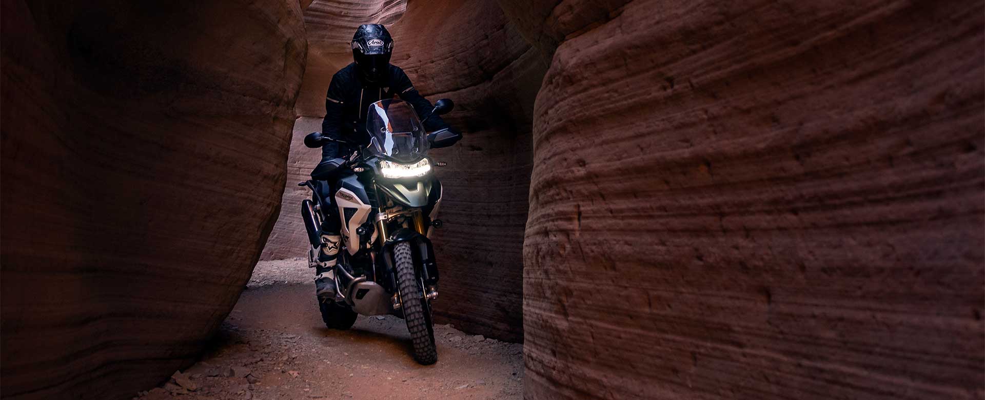 2022 Triumph Tiger 1200 Rally pro)