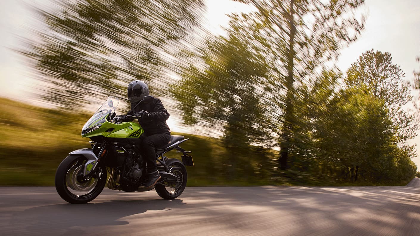 Tiger Sport 660 in Roulette Green fast down road