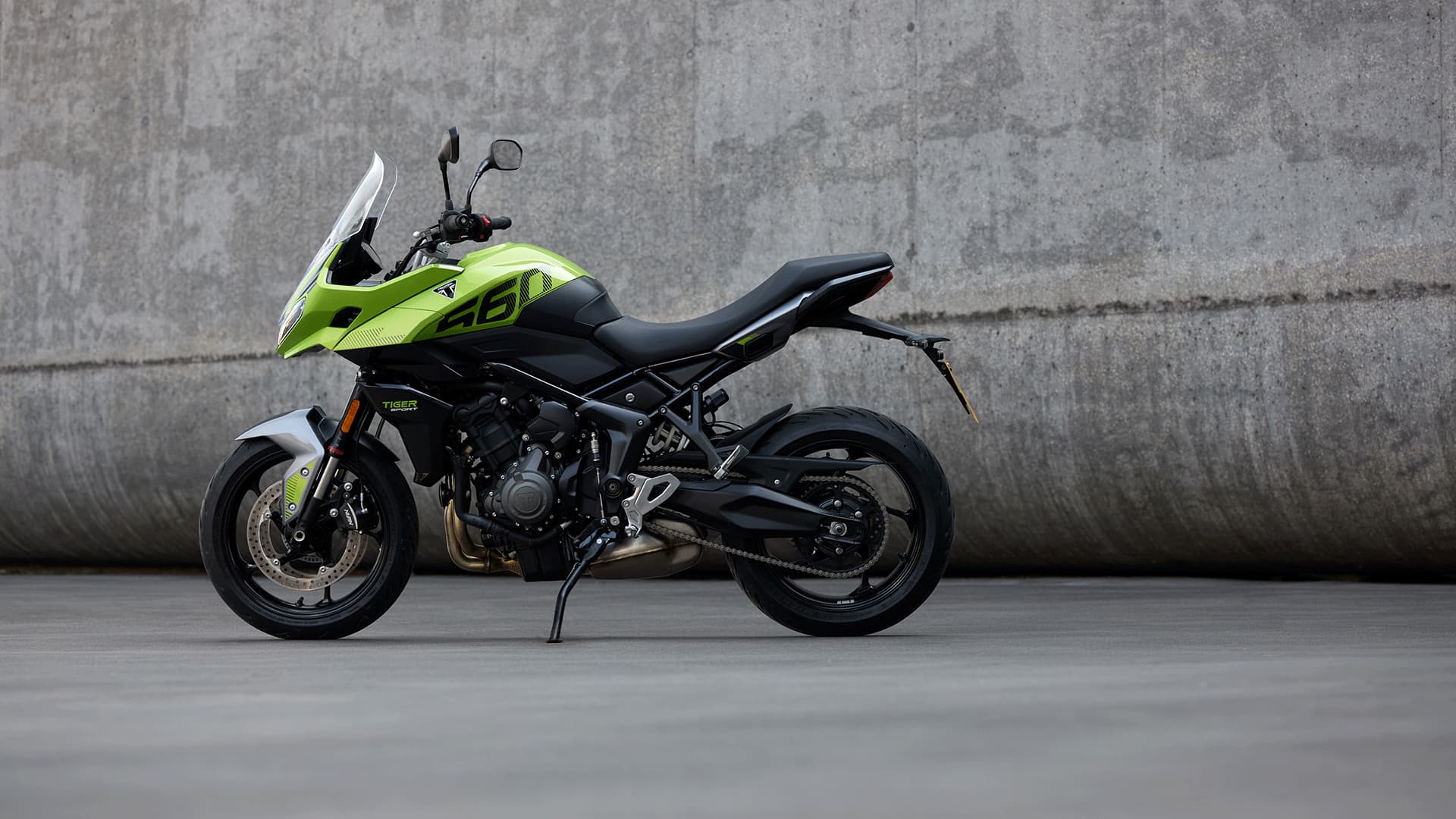 Tiger Sport 660 in Roulette Green in urban setting