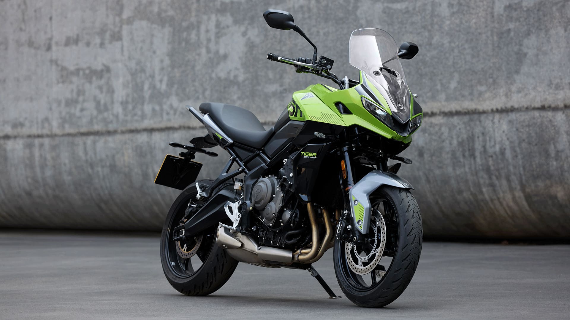 Tiger Sport 660 in Roulette Green in urban setting